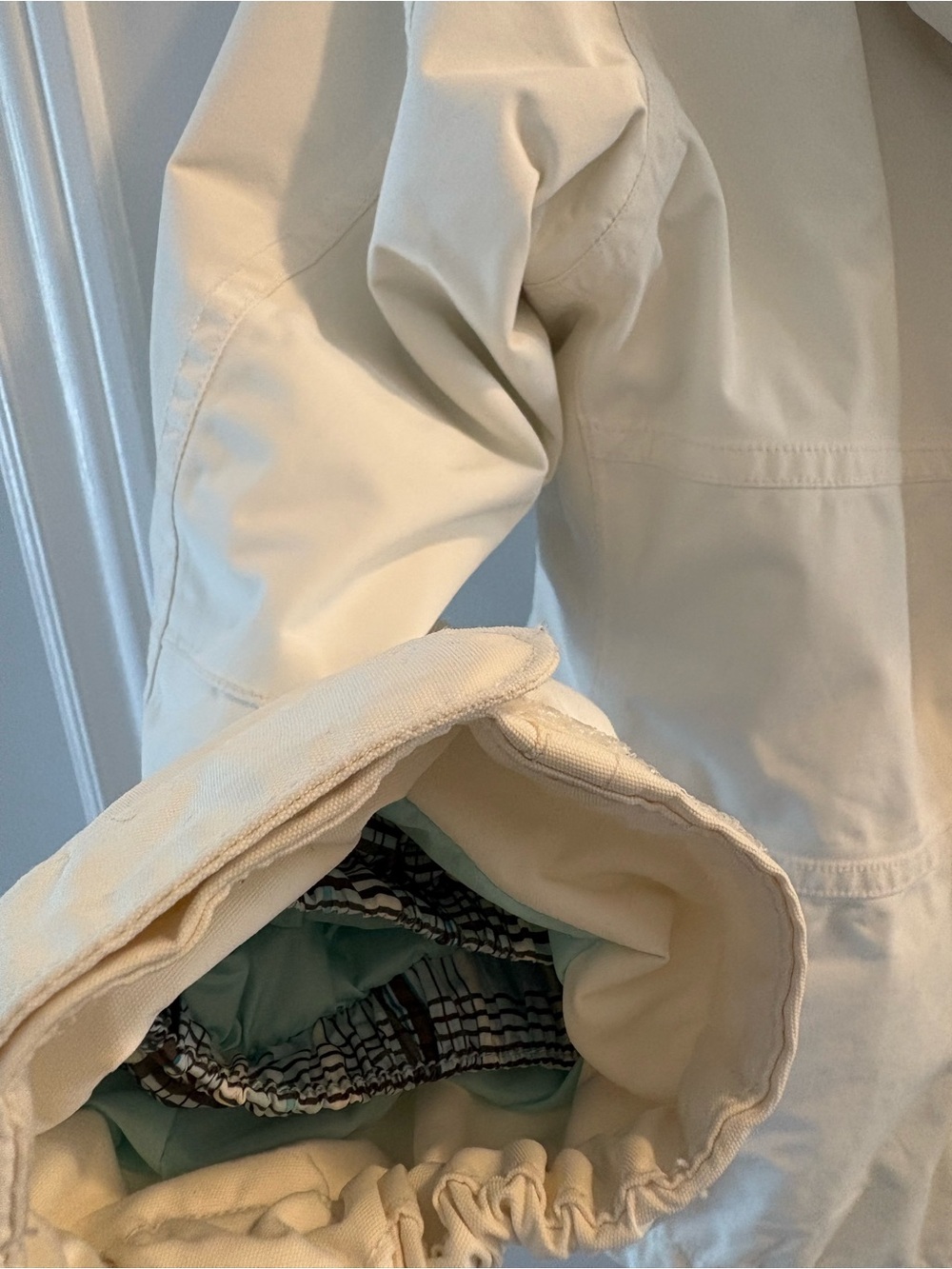 The North Face Women's White Hooded Snow Winter Jacket - Picture 10 of 10